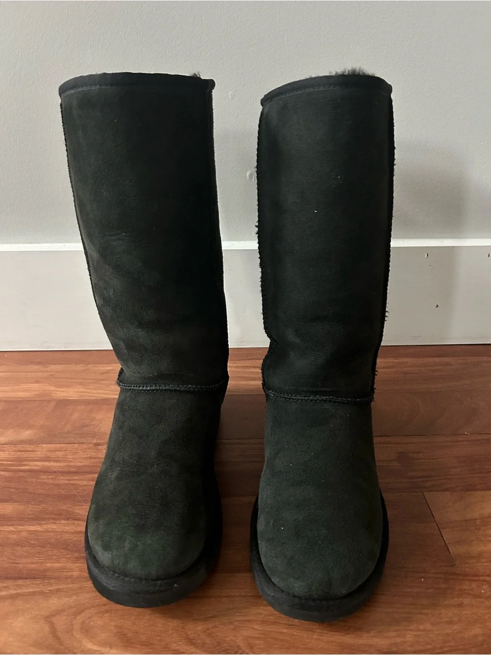 UGG Classic Tall Boots Black on Black Women’s Size 8 Warm